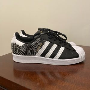 ADIDAS Core Black/metallic Snake Superstars